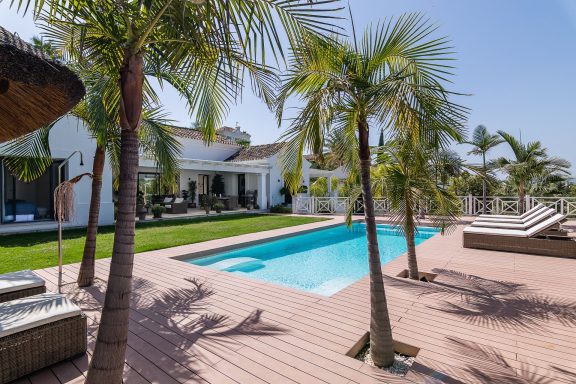VILLA TUCÁN. NUEVA ANDALUCÍA LUJOSA VILLA EN CAMPO DE GOLF, EN NUEVA ANDALUCÍA