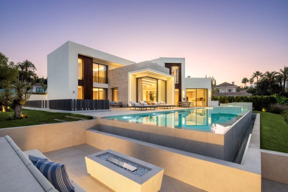 VILLA IMAGINE. NUEVA ANDALUCÍA VILLA LUJOSA Y MODERNA EN NUEVA ANDALUCÍA